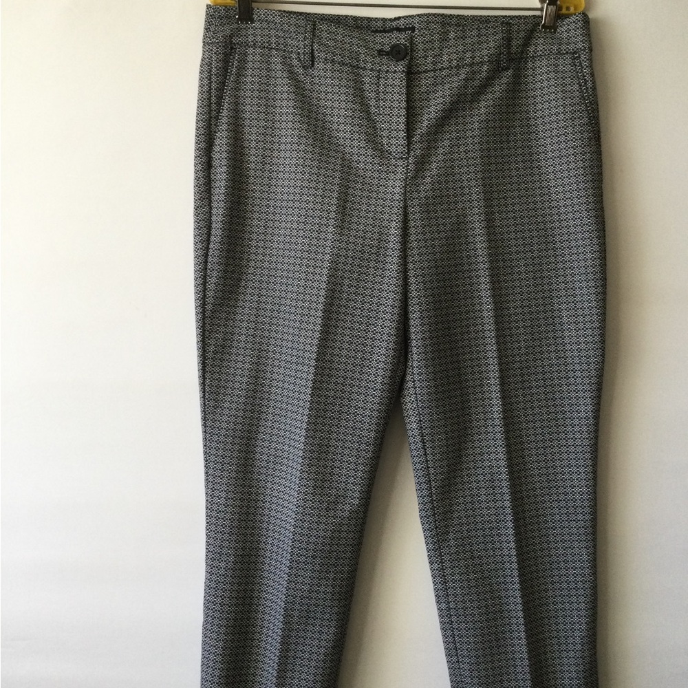 Hilary Ridley Gray Patterned ankle pants. Dress Pants